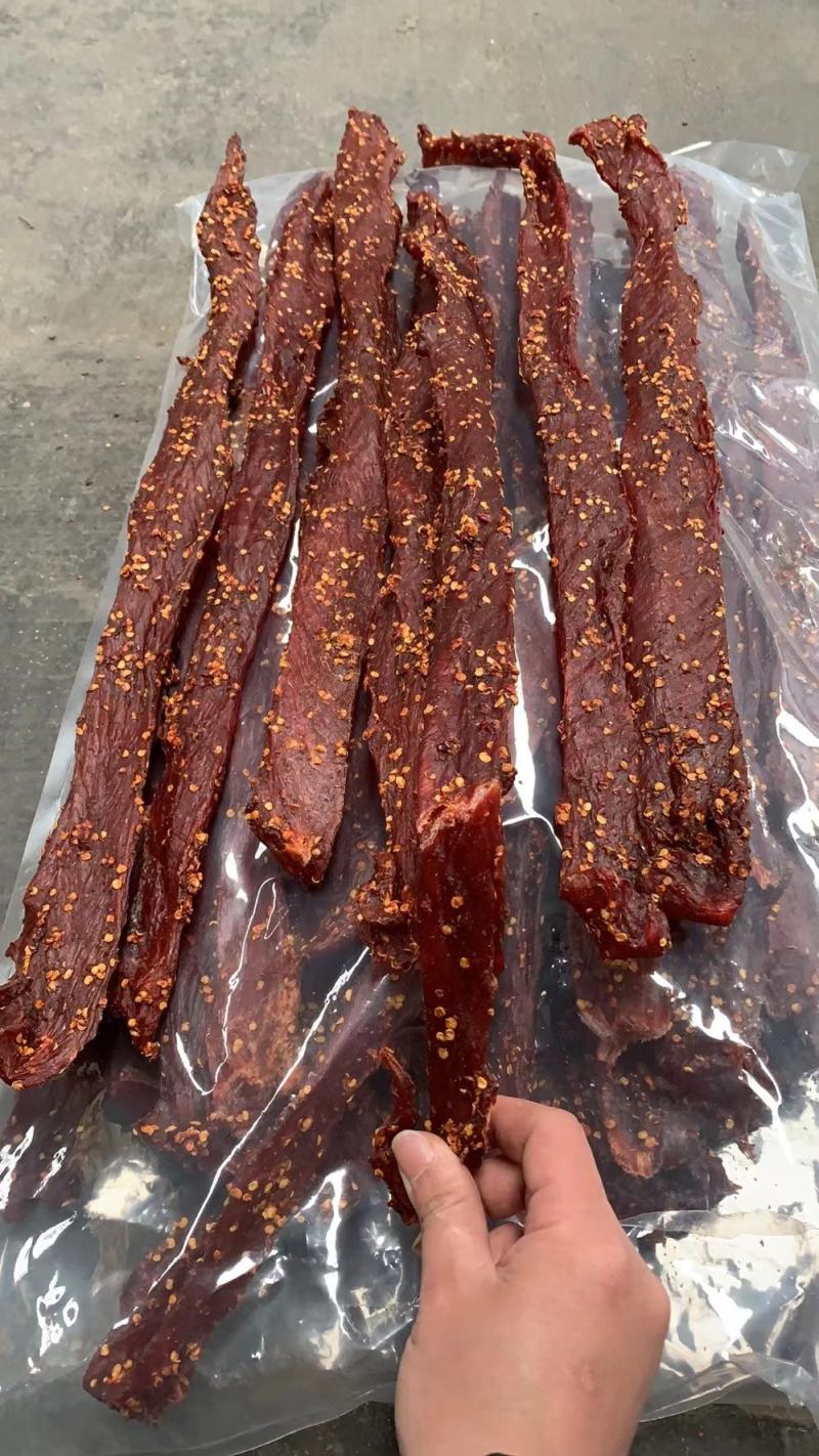 地摊江湖展会热销风干牛肉干，鸭风干，手撕，牛肉粒，鸡风干