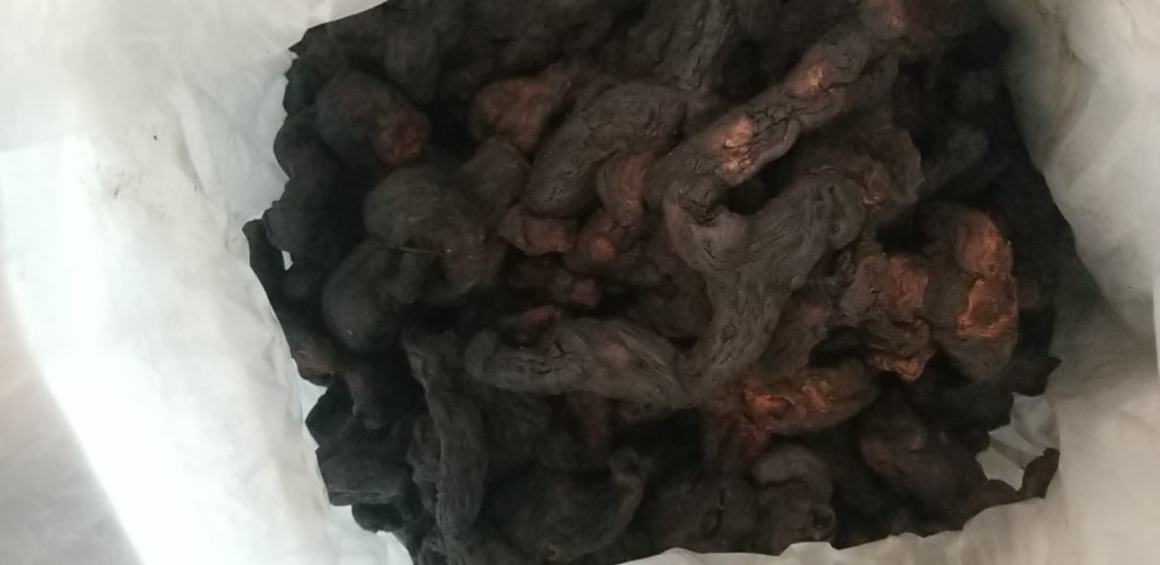 熟地黄药材对比图