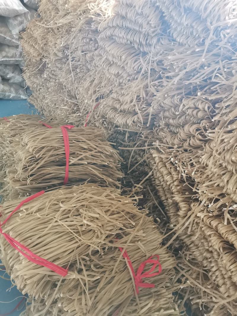 宽粉条扁粉火锅粉条，自产自销，货源充足，质优价廉