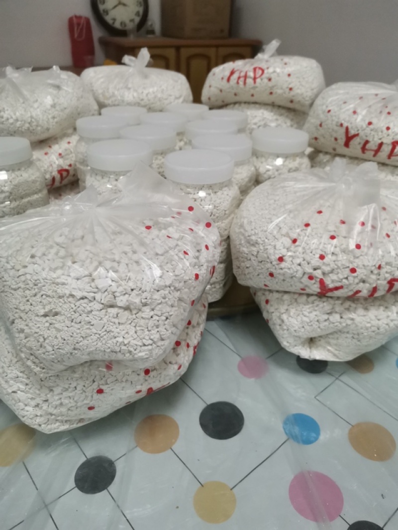 葛根粉，在深山挖的柴葛根，经过洗，锤，漂，晒，提出的粉