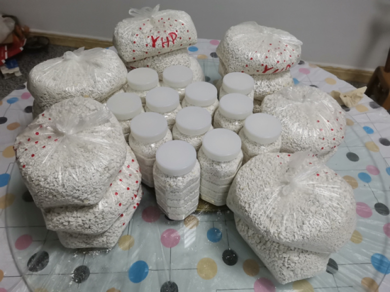 葛根粉，在深山挖的柴葛根，经过洗，锤，漂，晒，提出的粉