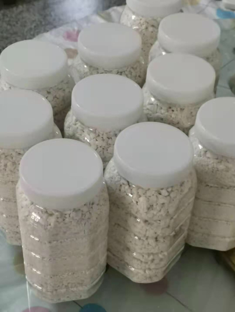 葛根粉，在深山挖的柴葛根，经过洗，锤，漂，晒，提出的粉