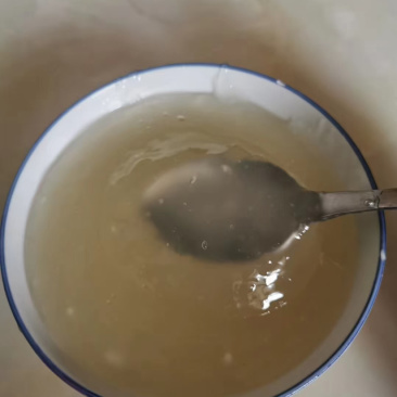 葛根粉，在深山挖的柴葛根，经过洗，锤，漂，晒，提出的粉