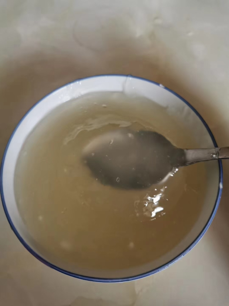 葛根粉，在深山挖的柴葛根，经过洗，锤，漂，晒，提出的粉