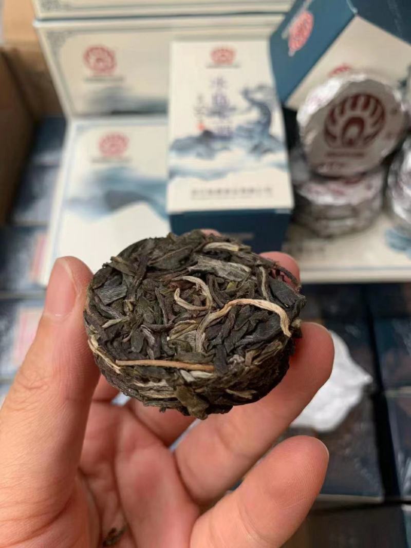 云南古树普洱茶冰岛玉润8克小饼2020年勐傣普洱优惠多