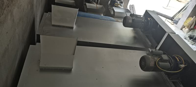 核桃破壳取仁机，本机采用家庭两相电，使用方便，操作简单