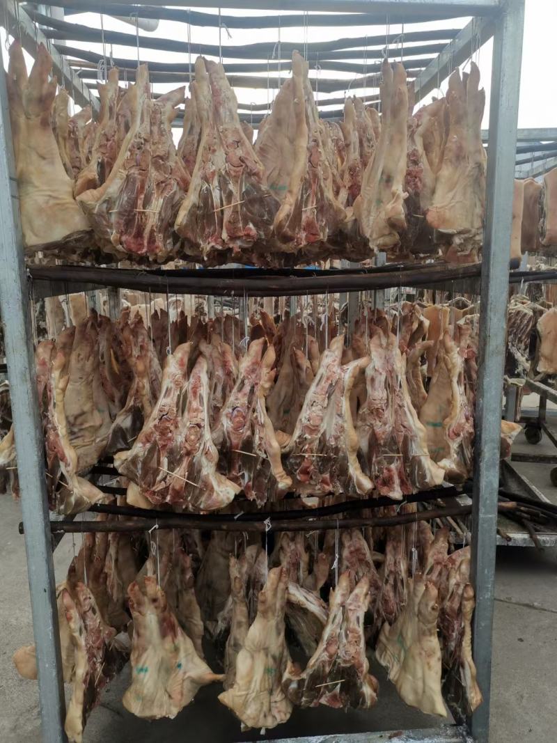 精品风吹干农家散养的五花腊肉，排骨，猪脚，鸡鸭鹅等风干产