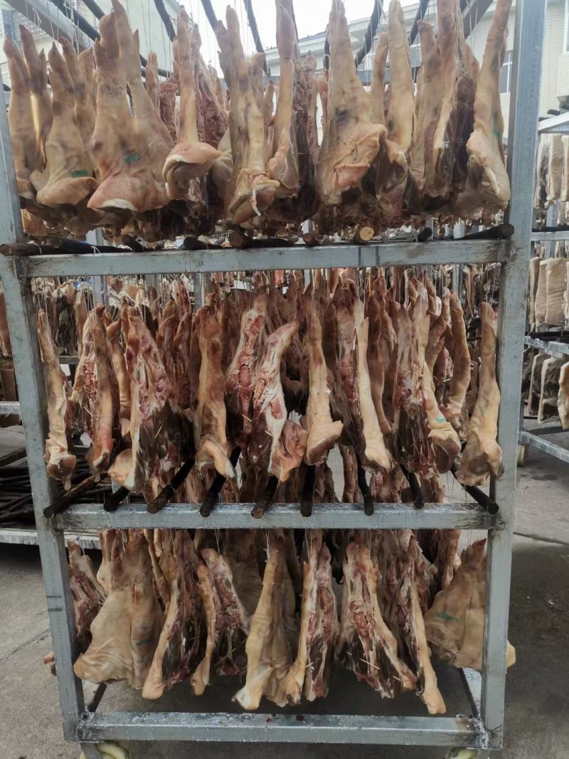 精品风吹干农家散养的五花腊肉，排骨，猪脚，鸡鸭鹅等风干产