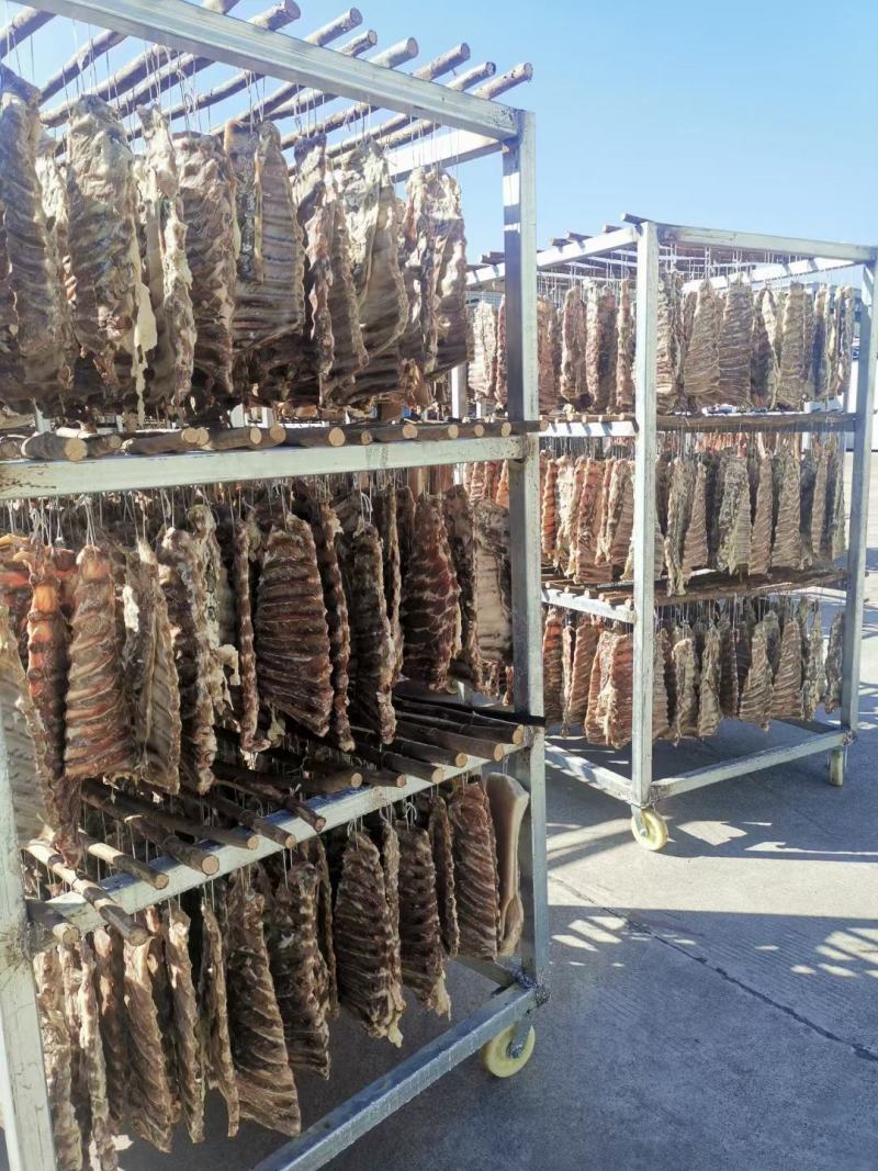 精品风吹干农家散养的五花腊肉，排骨，猪脚，鸡鸭鹅等风干产