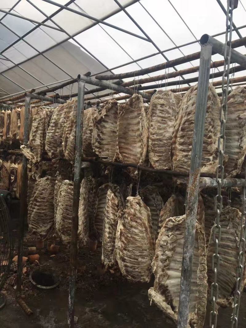 精品风吹干农家散养的五花腊肉，排骨，猪脚，鸡鸭鹅等风干产