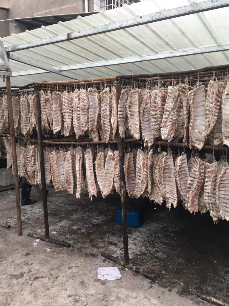 精品风吹干农家散养的五花腊肉，排骨，猪脚，鸡鸭鹅等风干产