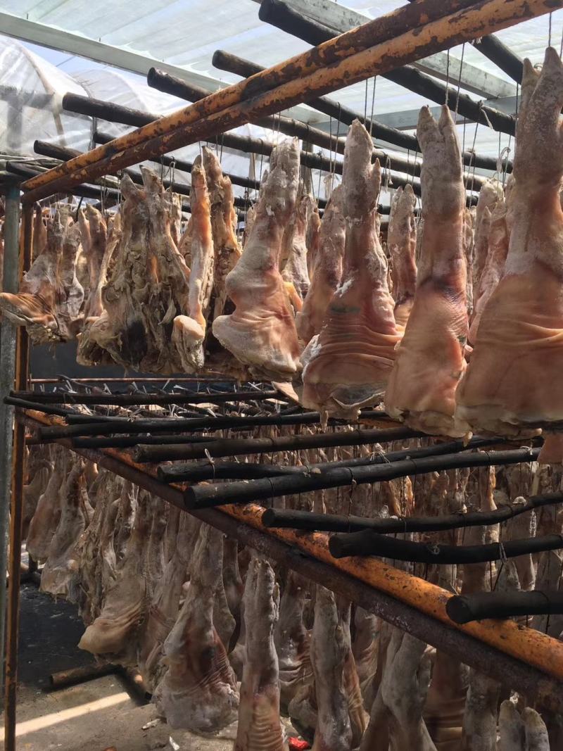 精品风吹干农家散养的五花腊肉，排骨，猪脚，鸡鸭鹅等风干产