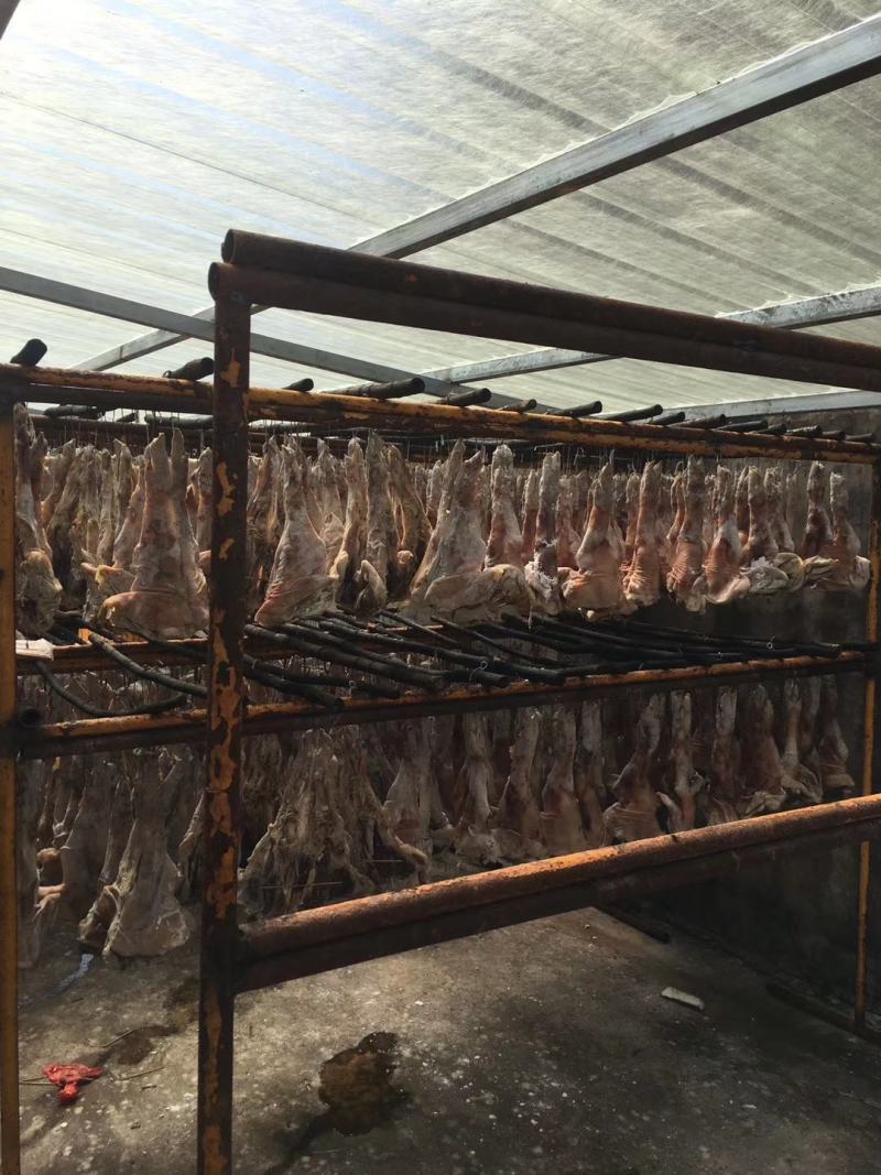精品风吹干农家散养的五花腊肉，排骨，猪脚，鸡鸭鹅等风干产