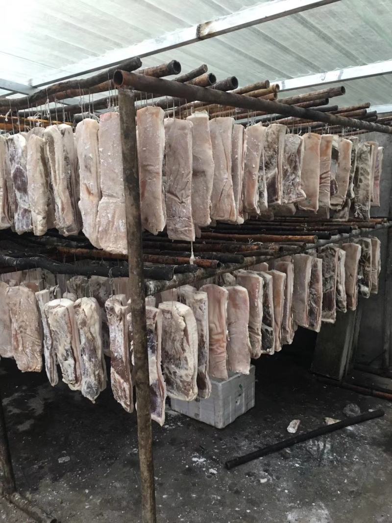 精品风吹干农家散养的五花腊肉，排骨，猪脚，鸡鸭鹅等风干产