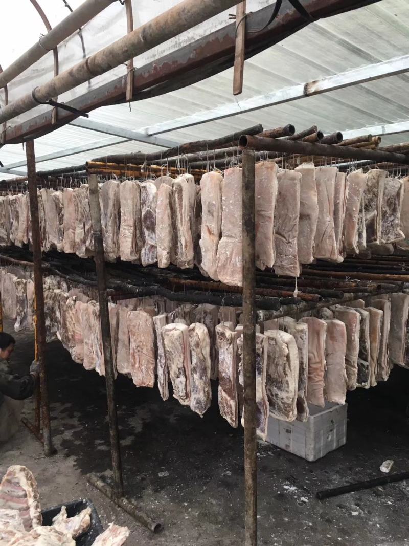 精品风吹干农家散养的五花腊肉，排骨，猪脚，鸡鸭鹅等风干产