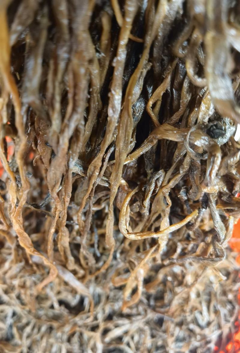 宜宾五香糖芽菜，以名贵香料经腌制发酵而成，重点宊出香嫩脆