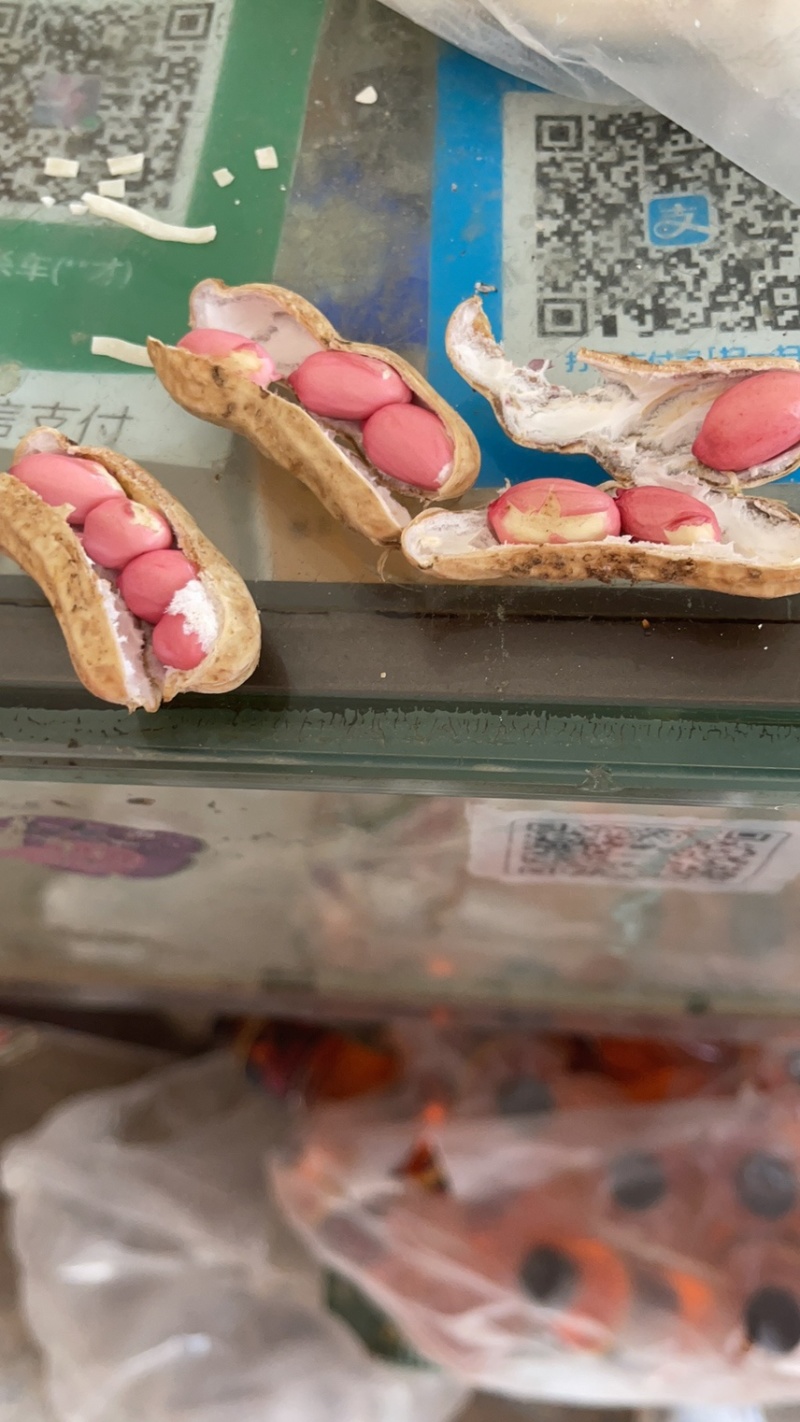 四粒红鲜花生，纯沙地，皮相好，包装精美，质优价廉