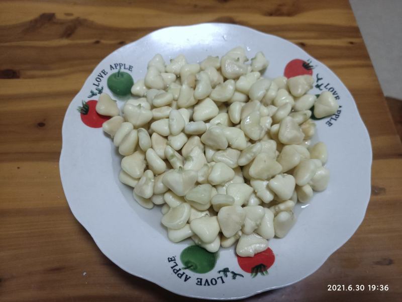 洪泽湖野生菱角米，小四角菱米，手工剥皮去壳，现摘现剥