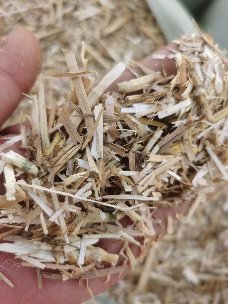 大量二次粉碎小麦秸秆出售，质量保证，全国发货