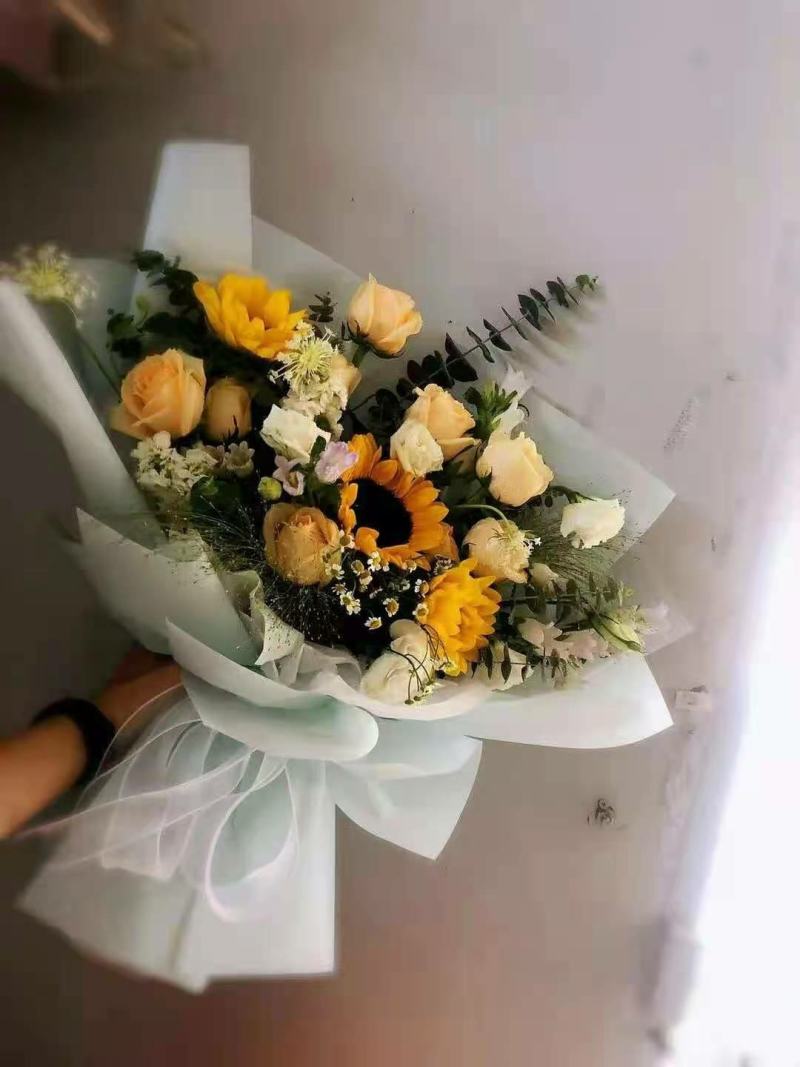 毕业花束送老师云南直发包邮昆明同城配送向日葵满天星花束