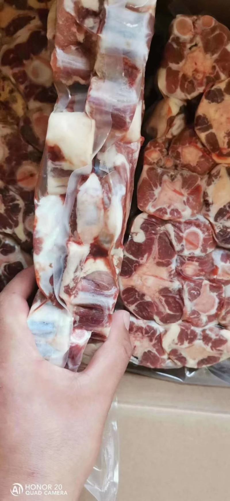 去根牛尾。火锅牛尾，慢炖。口感佳厂家一手货源。