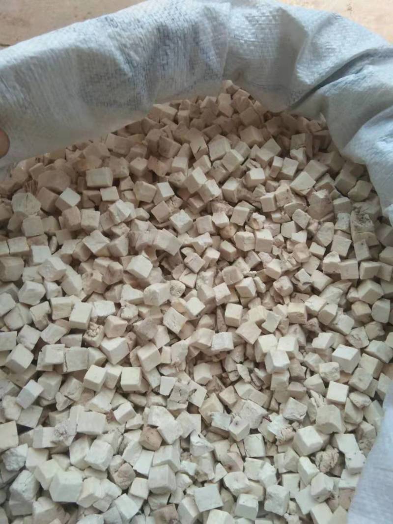 自家松茯苓，价格实惠，欢迎老铁们骚扰新果100吨左右