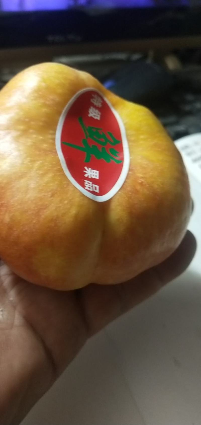 油蟠桃大量上市品质好，口感好欢迎广大客商前来釆购！