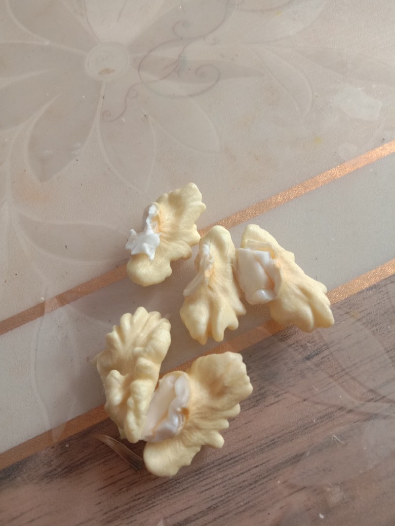 赞皇县青皮核桃以大量上市有需要的老板和我联系。