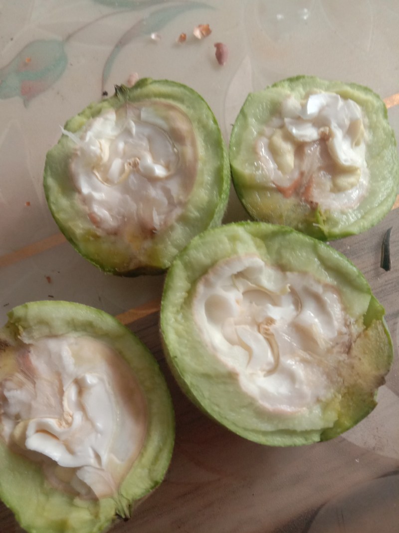 赞皇县青皮核桃以大量上市有需要的老板和我联系。