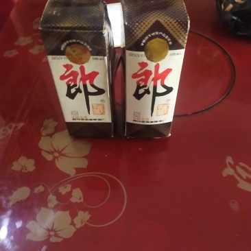 郎酒（53度酱香型白酒）酱香味突出，优雅细腻