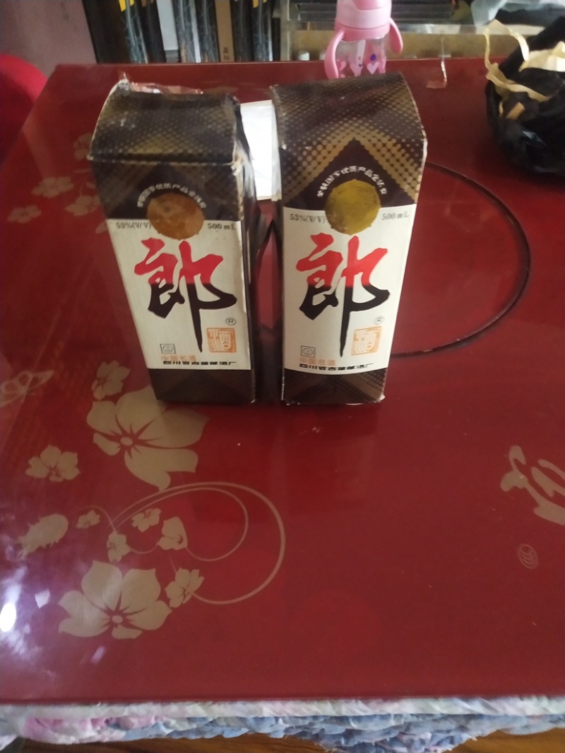 郎酒（53度酱香型白酒）酱香味突出，优雅细腻