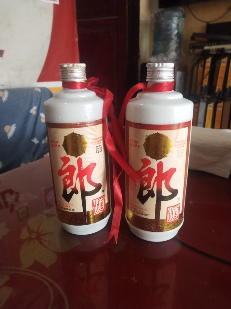 郎酒（53度酱香型白酒）酱香味突出，优雅细腻