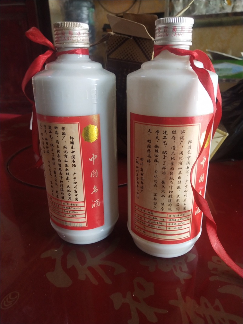 郎酒（53度酱香型白酒）酱香味突出，优雅细腻