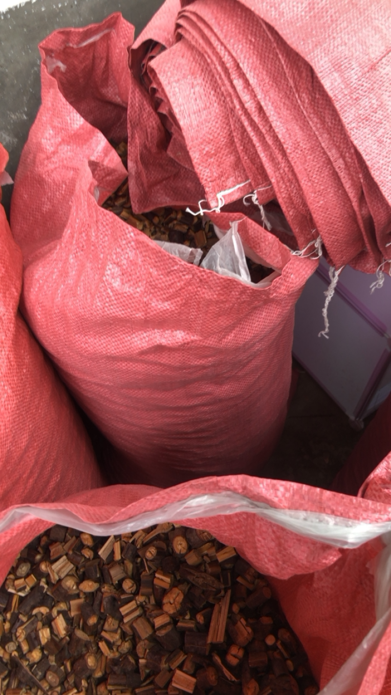 贵州钩藤，钩藤树杆地方话叫大棒需要大量的老板可以联系。