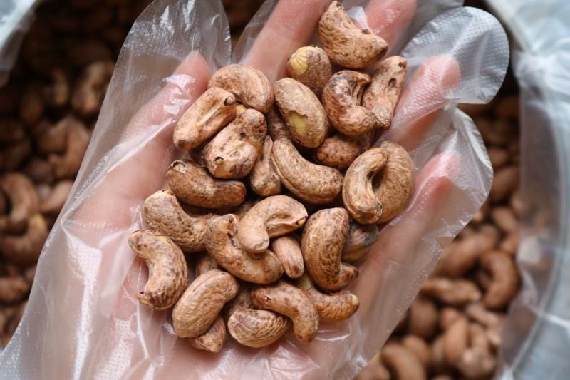 一德路小号炭烧腰果盐焗腰果休闲零食一件代发批发