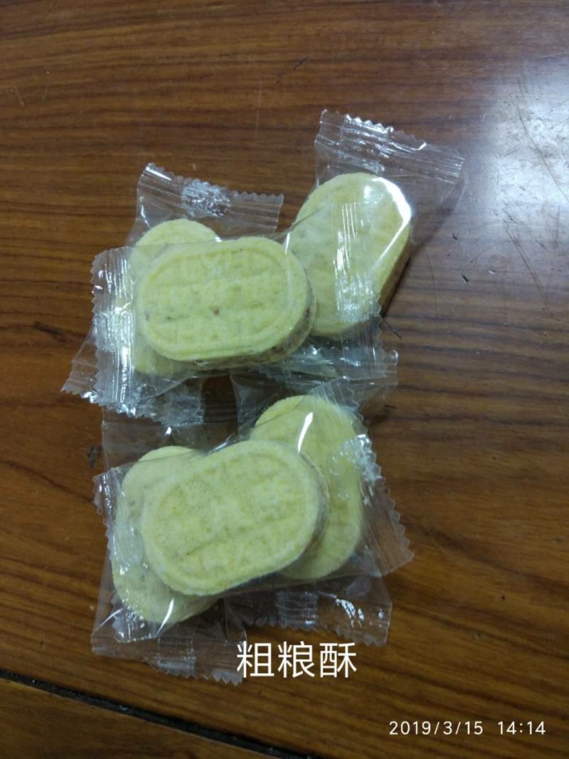 拿样板栗米饼芝麻花生米饼杏仁米饼紫薯杂粮米饼