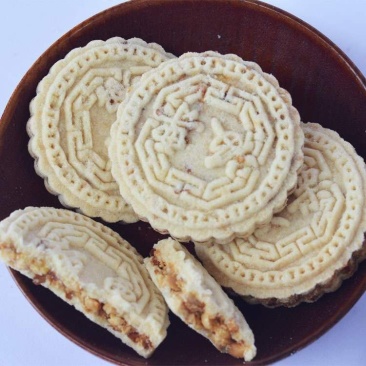 拿样板栗米饼芝麻花生米饼杏仁米饼紫薯杂粮米饼