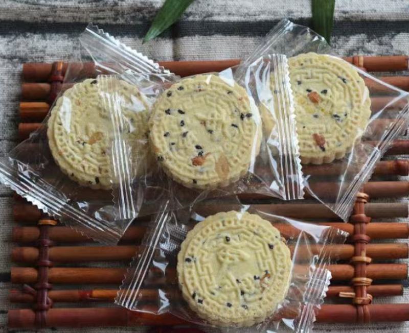 拿样板栗米饼芝麻花生米饼杏仁米饼紫薯杂粮米饼