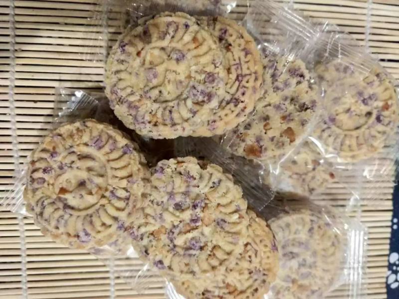 拿样板栗米饼芝麻花生米饼杏仁米饼紫薯杂粮米饼