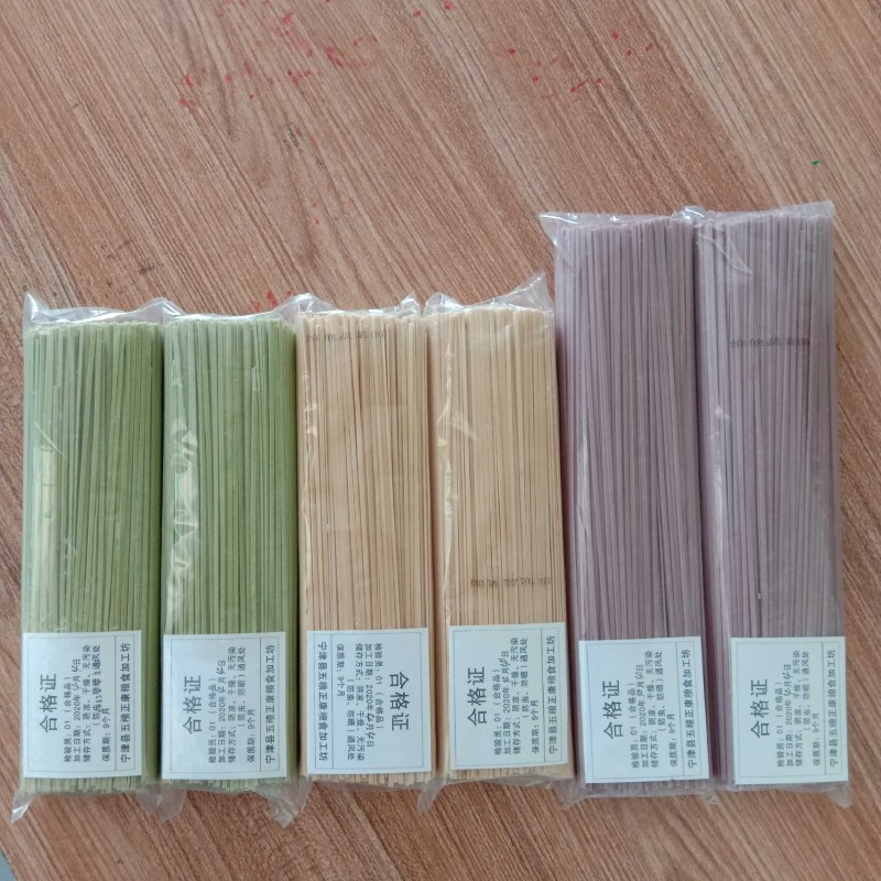 蔬菜面条石磨强筋面+上等蔬菜粉制作而成