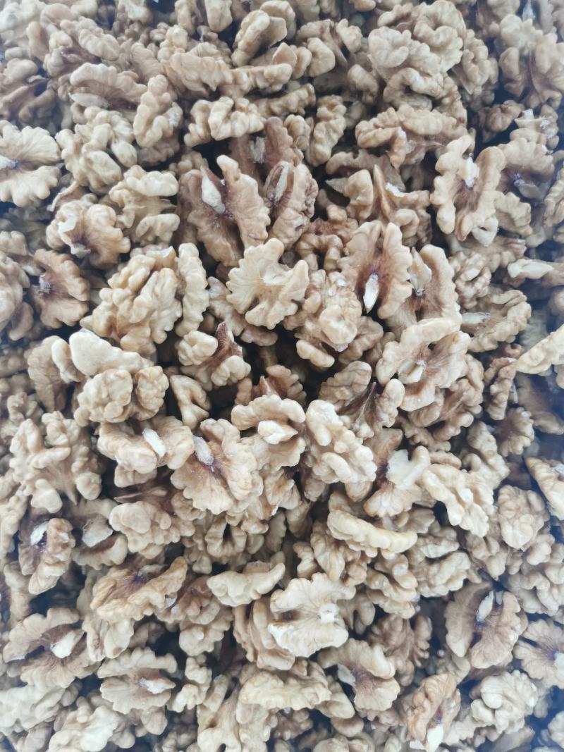 大量以上青皮核桃规格45以上可以代加工去青皮湿核桃