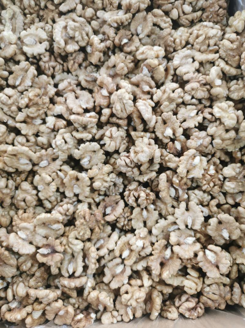大量以上青皮核桃规格45以上可以代加工去青皮湿核桃