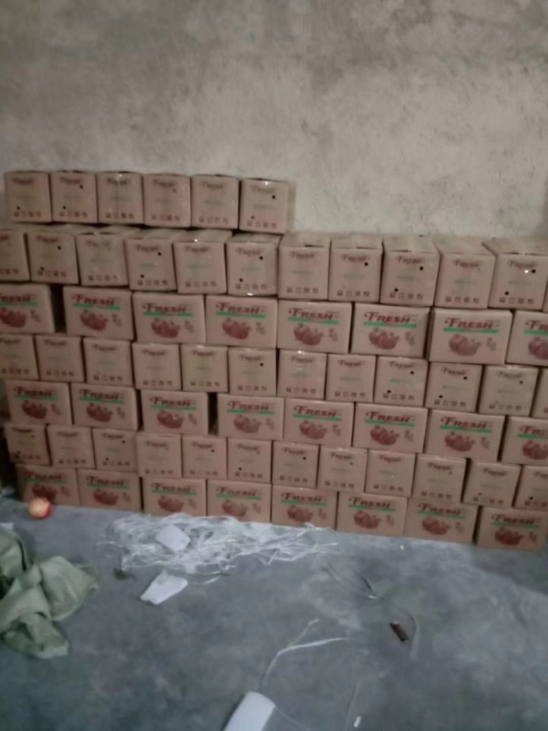 大凉山会理软籽石榴家庭装，好吃，二级轻微花麻果，基地直发