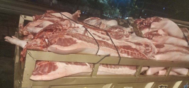 明日鲜肉预定中，欢迎你的骚扰[呲牙][呲牙]经营范围，