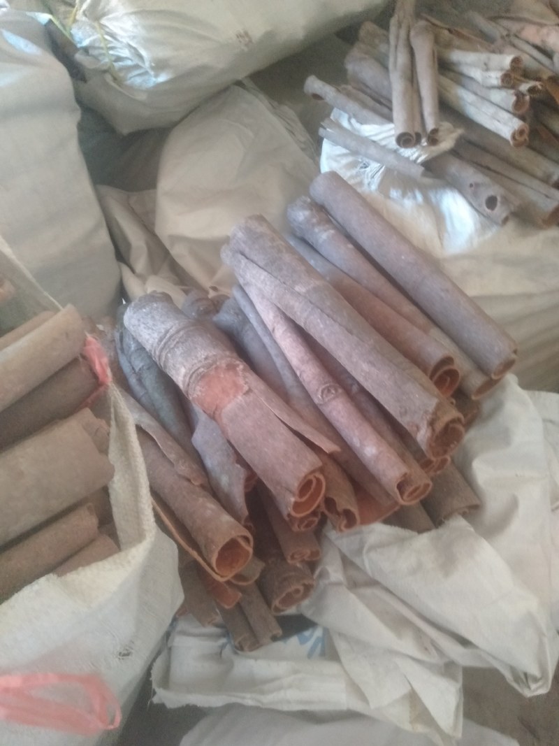 广西桂皮产地直销、各种规格桂通桂碎量大包邮