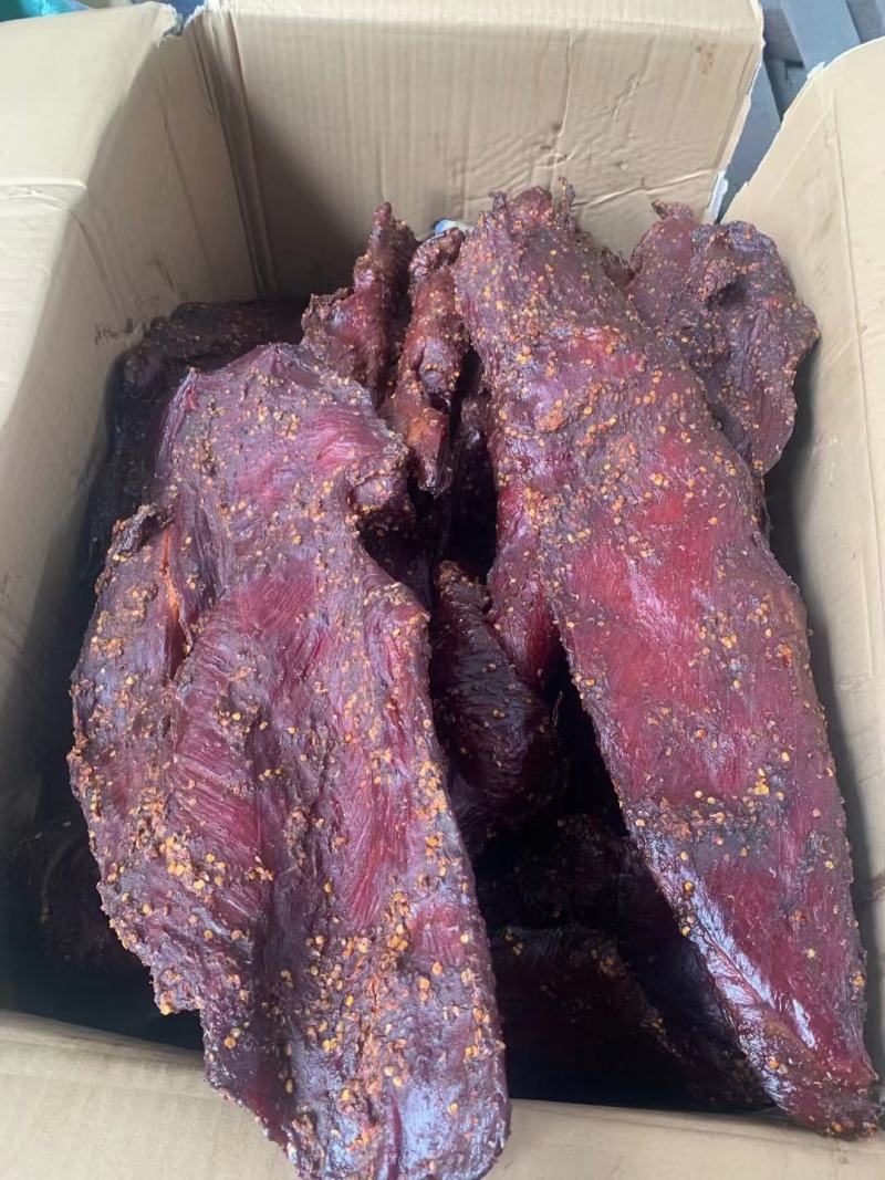 大块肉干的不得猪肉，五香麻辣，展销会，跑地摊猪肉