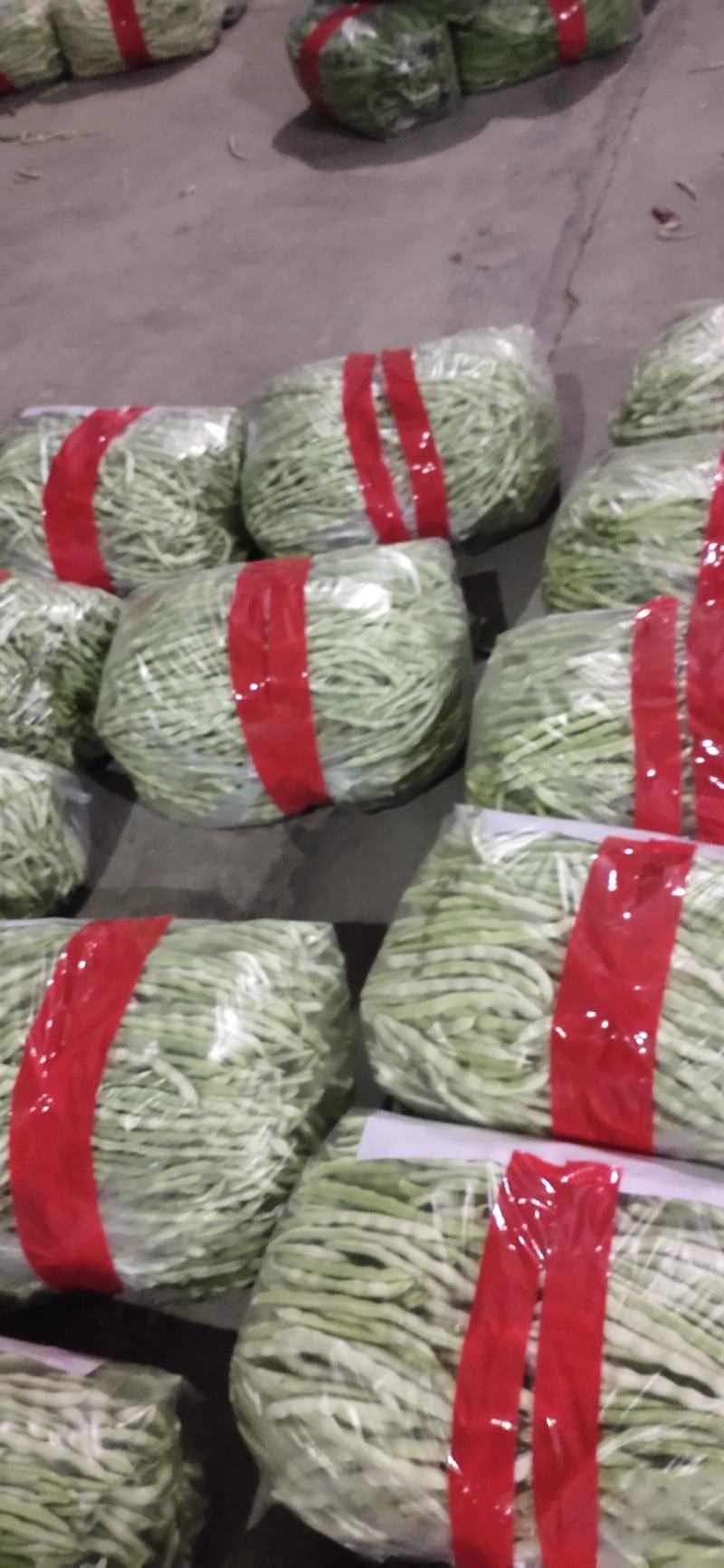 应县的大扁，小金豆，白王，白不老，都上市了。各种豆角。