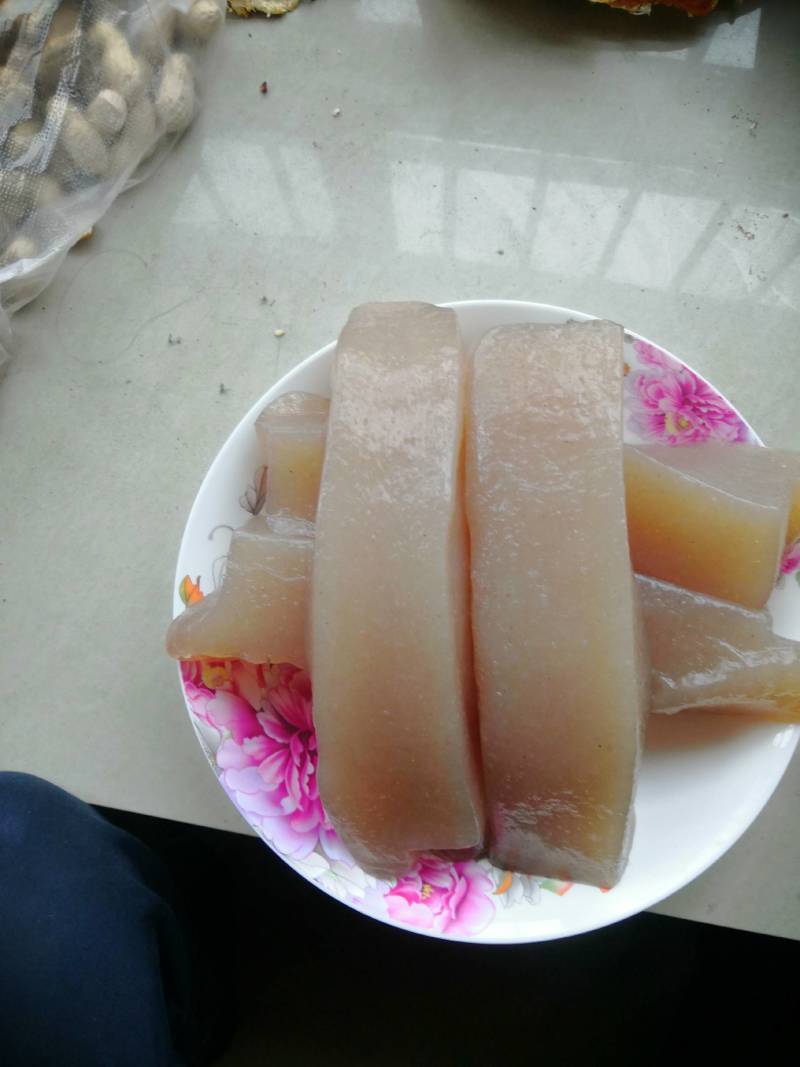 冷，魔芋粉，做出魔芋豆腐冷时一直硬的，热时，软的，不沙口