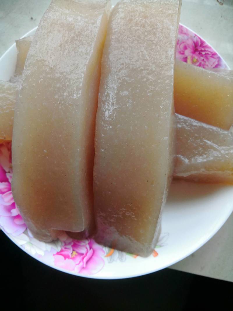 冷，魔芋粉，做出魔芋豆腐冷时一直硬的，热时，软的，不沙口