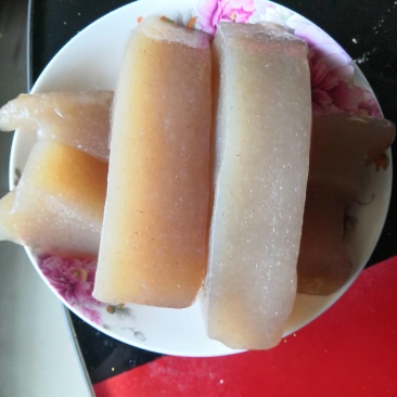 冷，魔芋粉，做出魔芋豆腐冷时一直硬的，热时，软的，不沙口